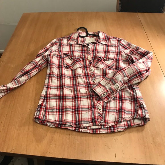 Black and red button down with pearl snap buttons - Picture 3 of 3